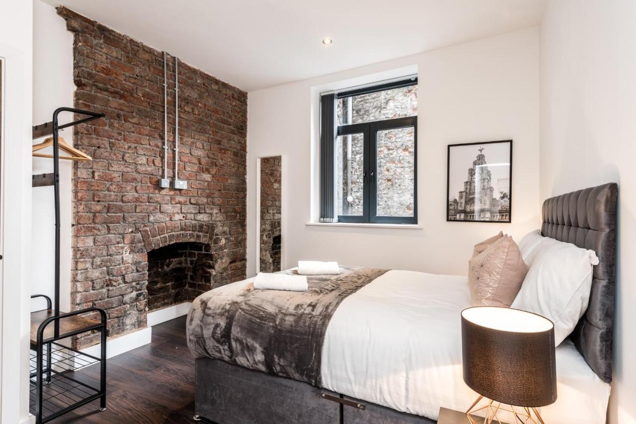 The Stanley Street Apartment *