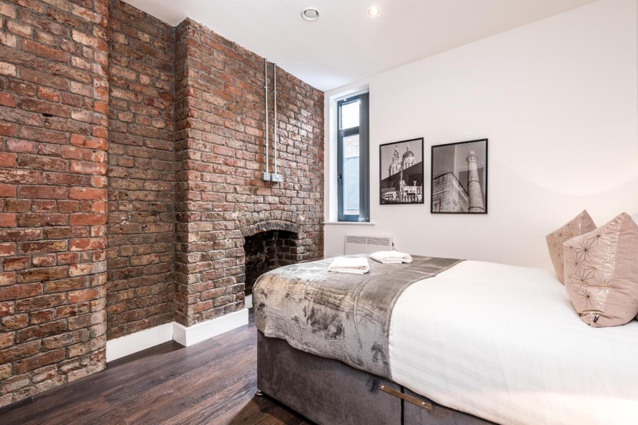The Stanley Street Apartment *