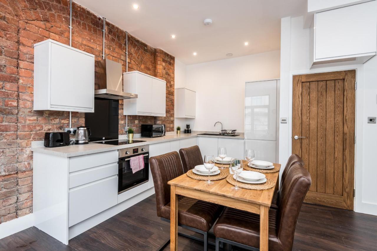 The Stanley Street Apartment *