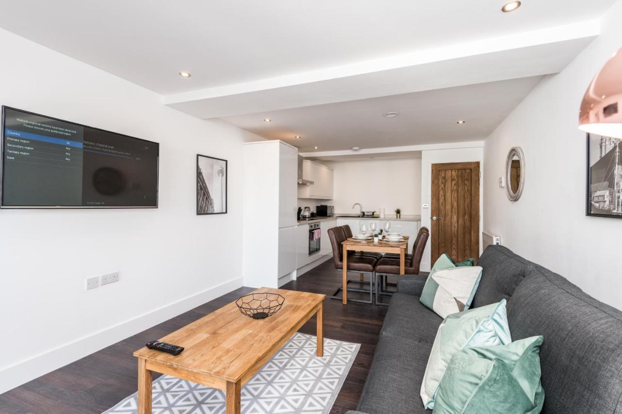 The Stanley Street Apartment *